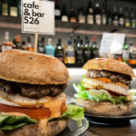 ライダースカフェ「cafe & bar 526」で絶品バーガーのランチがスタート！｜淡路島話題