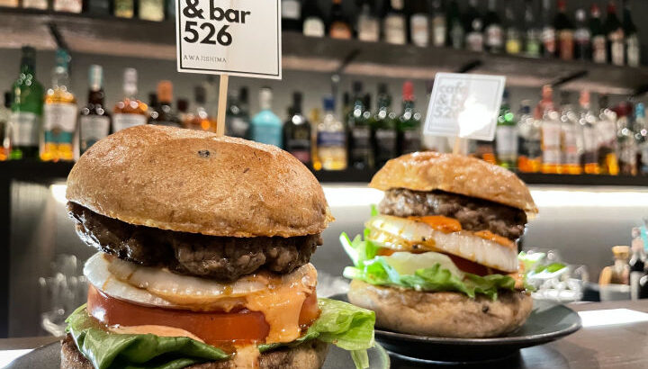 ライダースカフェ「cafe & bar 526」で絶品バーガーのランチがスタート！｜淡路島話題