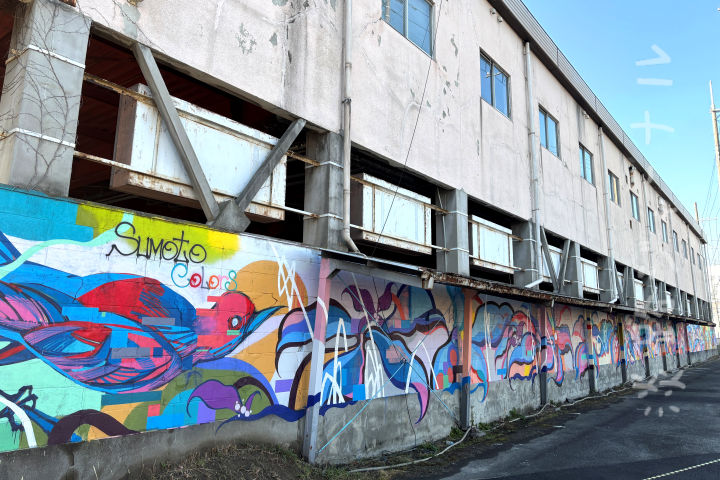 洲本の巨大壁画にミューラルアートが登場!アートボードも並びます|淡路島話題