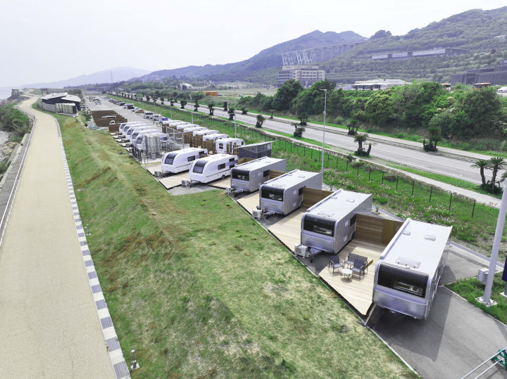 キャンピングトレーラの宿泊エリア「Trailer Park」アクアイグニスにオープン|淡路島開店